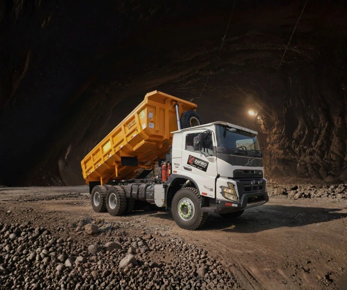 Alquiler de volquetes Volvo fmx para minería Perú | Zafiro Equipos y Servicios